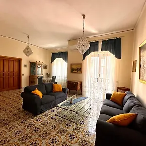  Сasa de vacaciones Maman Suite, Center Near Molo Beverello Italia